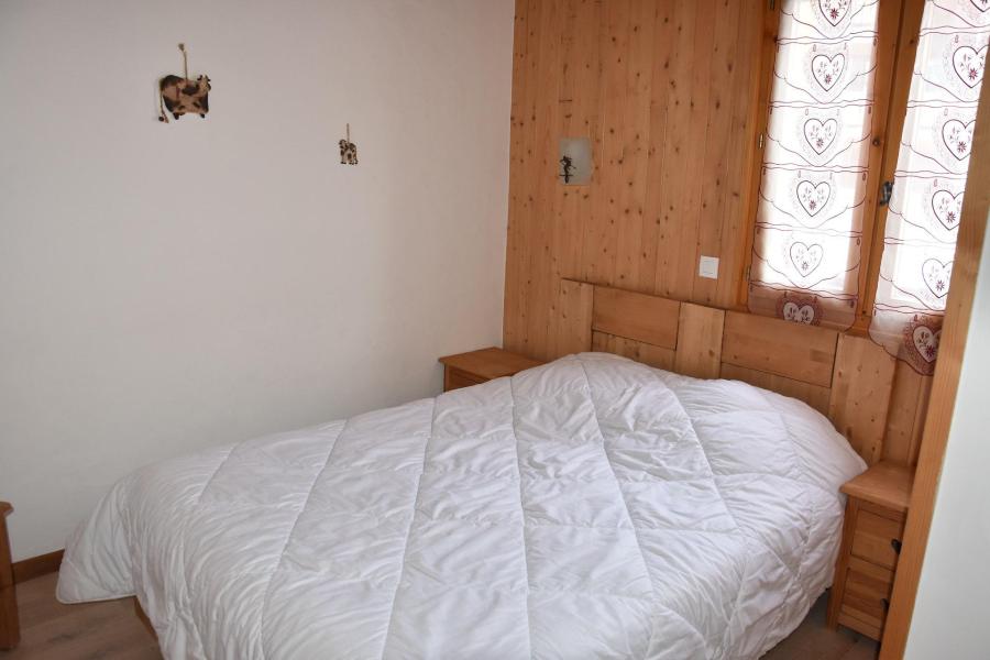 Holiday in mountain resort 5 room duplex apartment 10 people (3) - Chalet Cristal - Champagny-en-Vanoise - Bedroom