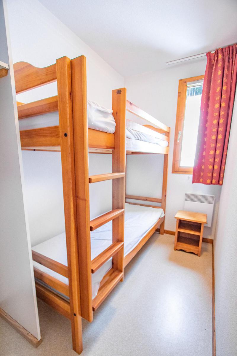 Holiday in mountain resort 2 room apartment cabin 6 people (H22) - Chalet d'Arrondaz - Valfréjus - Bunk beds