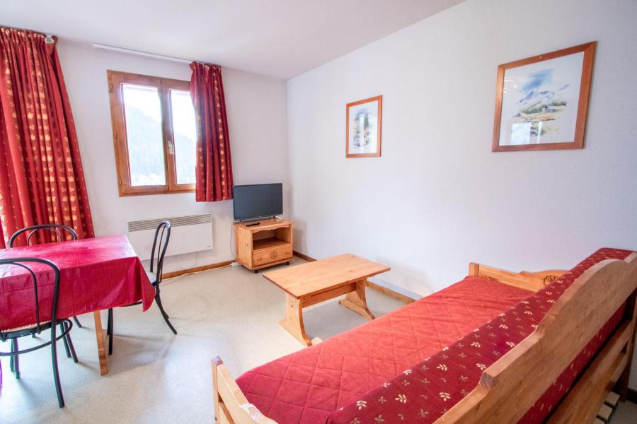 Holiday in mountain resort 2 room apartment cabin 6 people (H22) - Chalet d'Arrondaz - Valfréjus - Sofa-bed