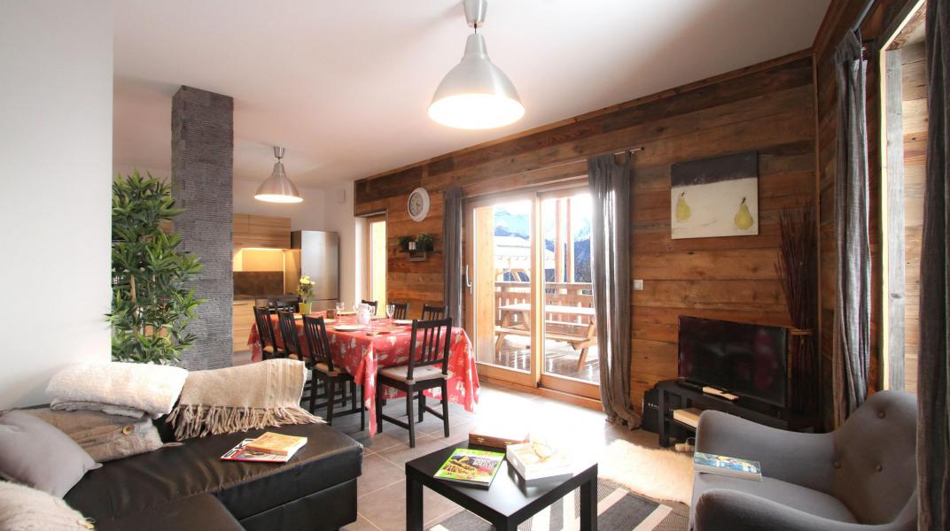 Holiday in mountain resort Chalet de Louis - Alpe d'Huez - Dining area