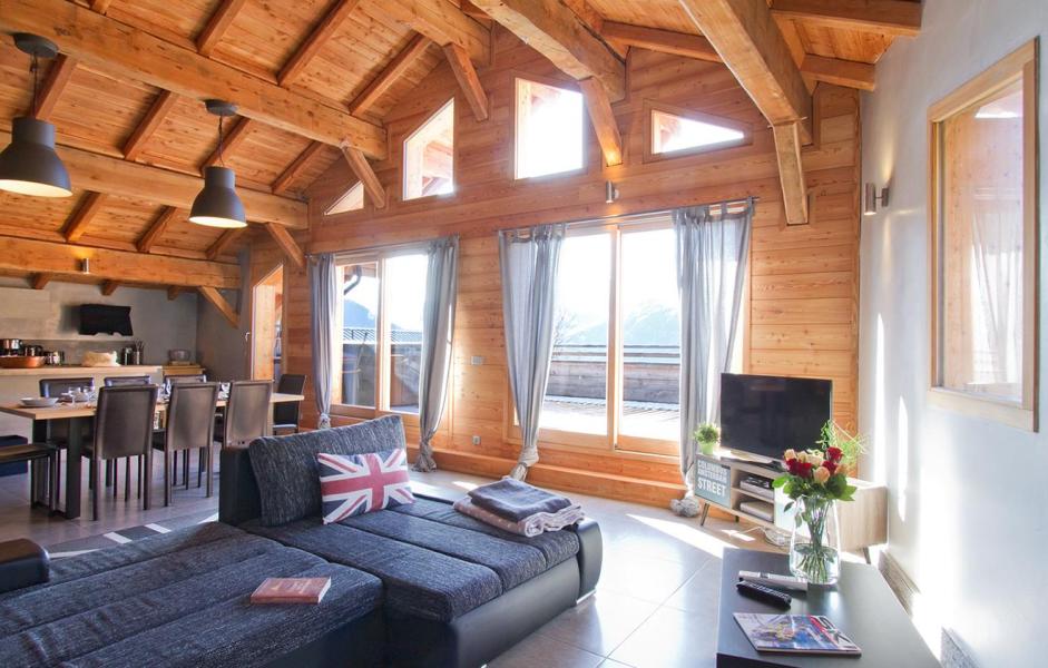 Holiday in mountain resort Chalet De Sarenne - Alpe d'Huez - Living room