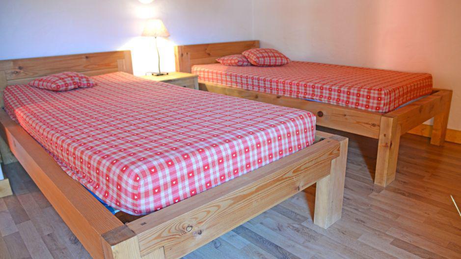 Holiday in mountain resort Chalet du Berger - Les Menuires - Bedroom