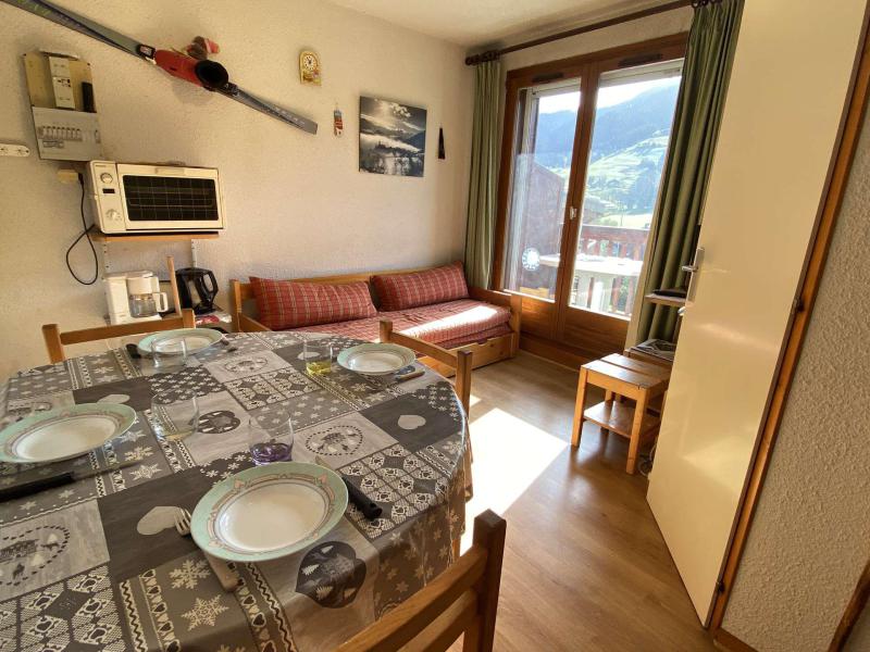 Holiday in mountain resort 2 room apartment cabin 4 people (A12) - CHALET DU CHARVIN - Praz sur Arly - Accommodation