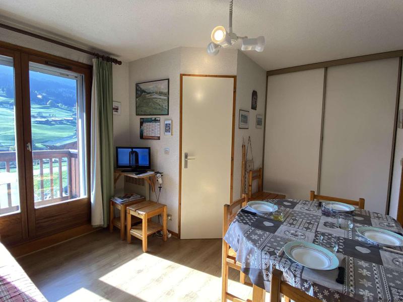 Holiday in mountain resort 2 room apartment cabin 4 people (A12) - CHALET DU CHARVIN - Praz sur Arly - Accommodation
