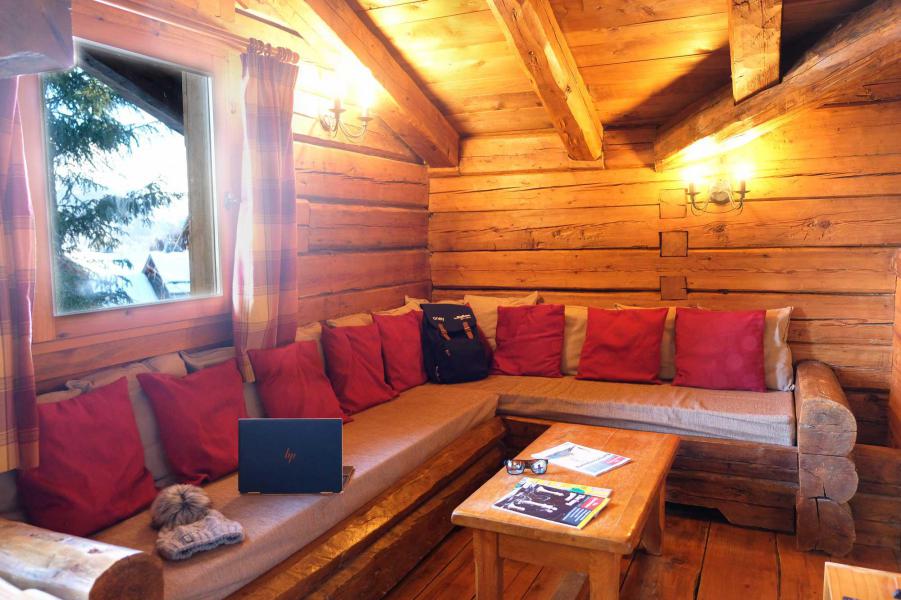 Holiday in mountain resort Chalet Elliot Est - La Tania - Living room