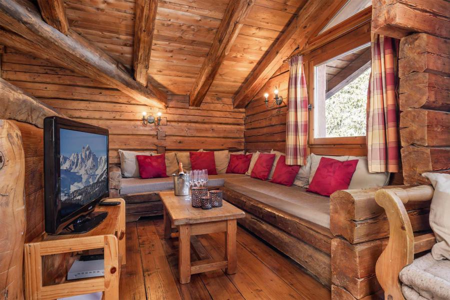 Holiday in mountain resort Chalet Elliot Est - La Tania - Living room