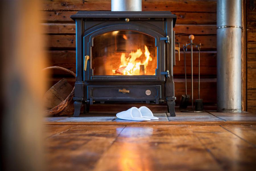 Holiday in mountain resort Chalet Elliot Ouest - La Tania - Stove