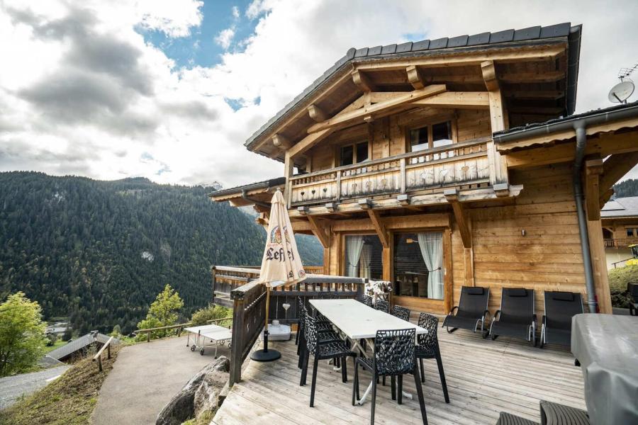 Holiday in mountain resort 7 room triplex chalet 15 people (Logement 15 personnes) - Chalet Etagne - Châtel - Summer outside