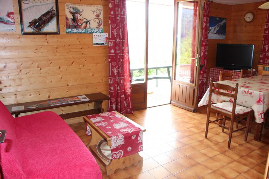 Holiday in mountain resort 2 room apartment cabin 4 people - Chalet Etche Ona - Le Grand Bornand - Living room