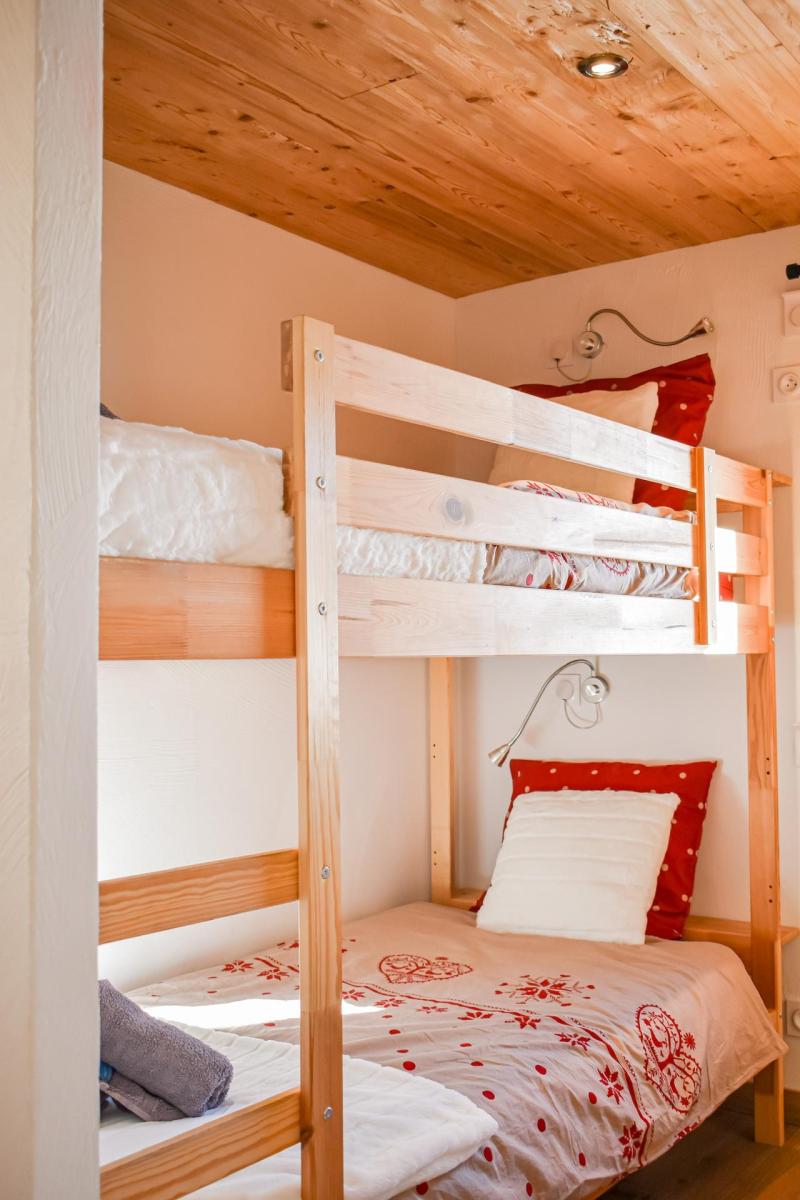 Holiday in mountain resort 5 room triplex chalet 10 people (MARCEL) - Chalet Eterlou - Les Menuires - Bedroom