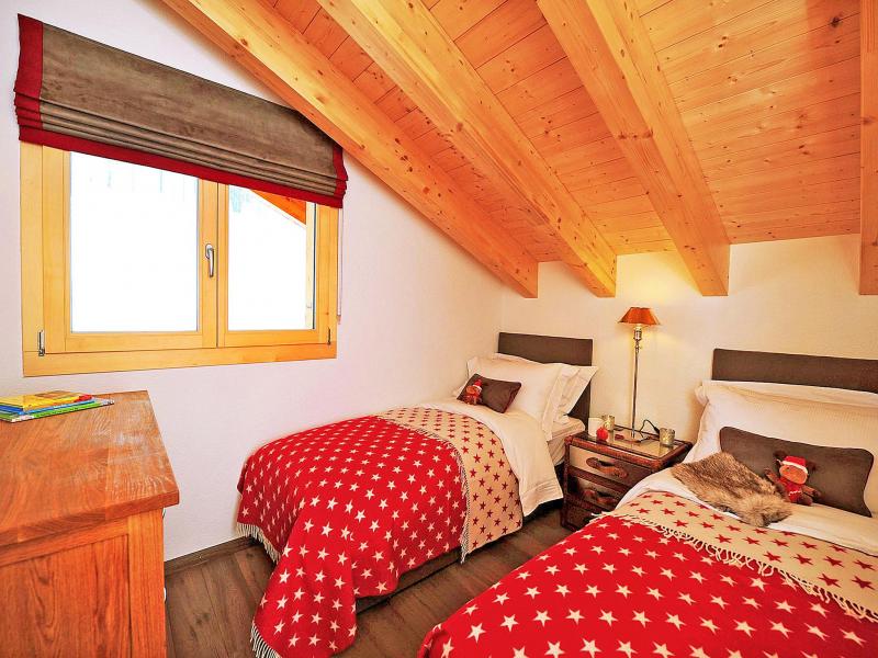 Holiday in mountain resort Chalet Falcons Nest - Thyon - Bedroom under mansard