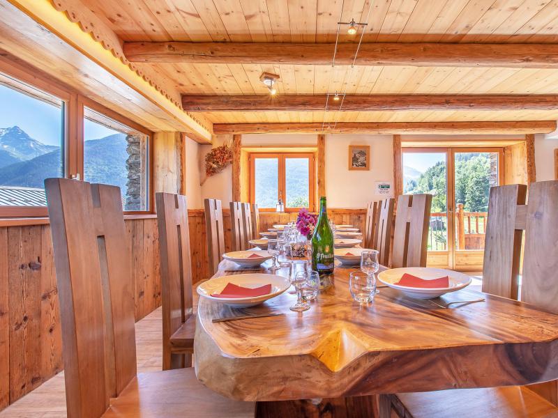 Holiday in mountain resort Chalet Farmhouse - Les Arcs - Table
