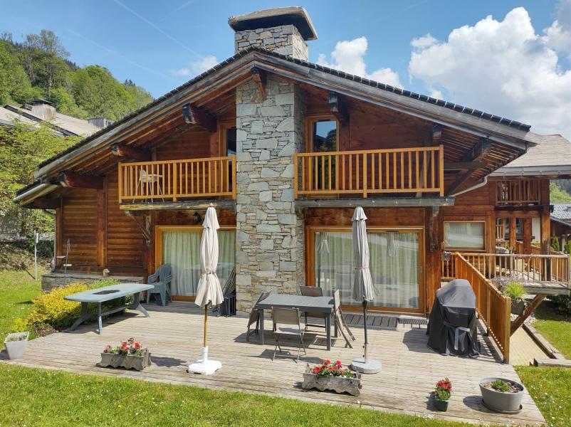 Rent in ski resort 5 room chalet 8 people - Chalet Fern - Les Gets - Summer outside
