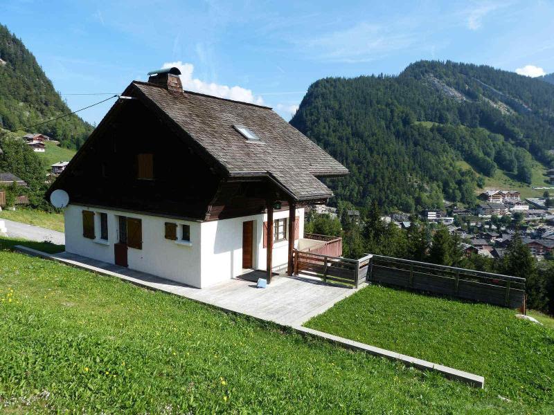 Skiverleih Chalet Forêt - La Clusaz - Draußen im Sommer