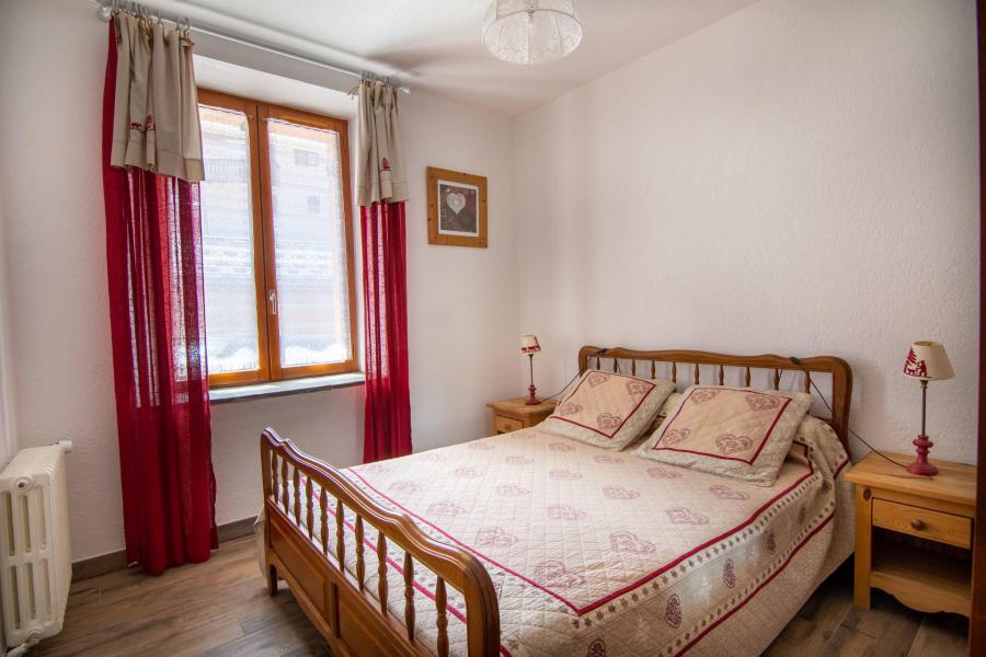 Holiday in mountain resort 3 room apartment 8 people (1) - Chalet Gilbert Collet - Valloire - Bedroom