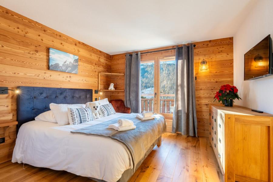 Holiday in mountain resort 6 room triplex chalet 12 people - Chalet Hartza - Le Grand Bornand - Bedroom