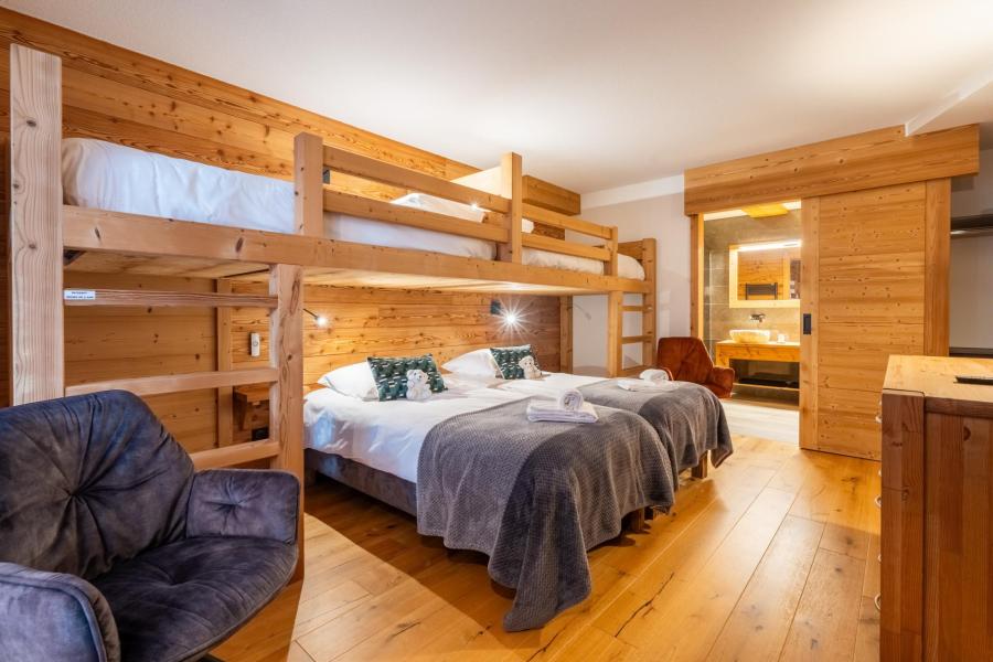 Holiday in mountain resort 6 room triplex chalet 12 people - Chalet Hartza - Le Grand Bornand - Bedroom