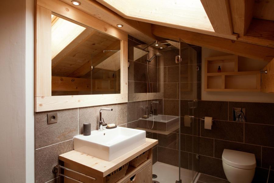 Holiday in mountain resort 6 room apartment 12 people - Chalet Hévéa - Chamonix - Shower room