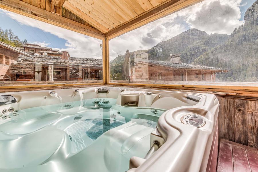 Holiday in mountain resort Chalet Iseran - Tignes - Swimming pool