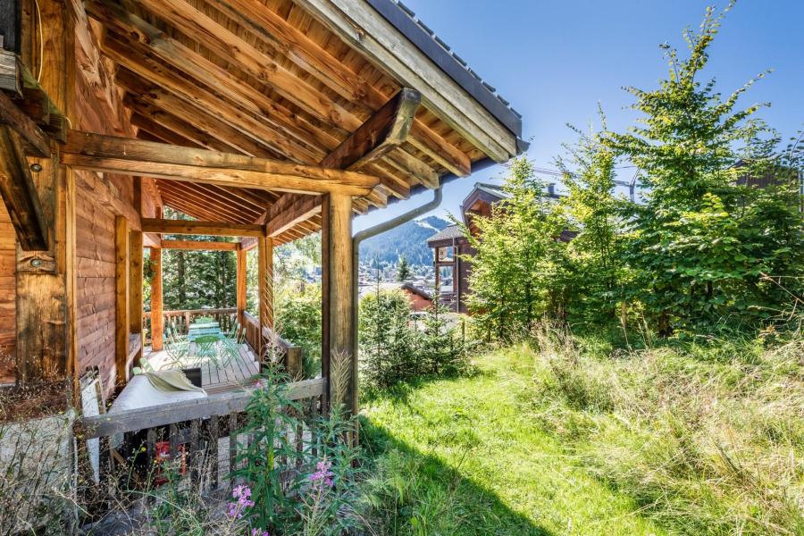 Rent in ski resort 5 room semi-detached chalet cabin 10 people - Chalet Johmarons - Les Gets - Summer outside