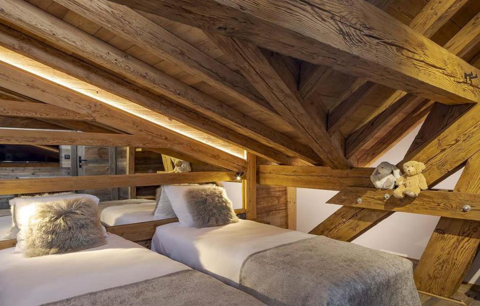 Holiday in mountain resort Chalet L'Atelier - Les 2 Alpes - Bedroom under mansard