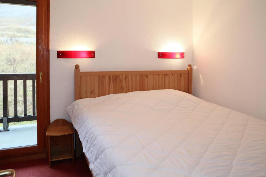 Urlaub in den Bergen Doppelchalethälfte 5 Zimmer für 10 Personen - Chalet la Combe d'Or - Les Orres - Schlafzimmer