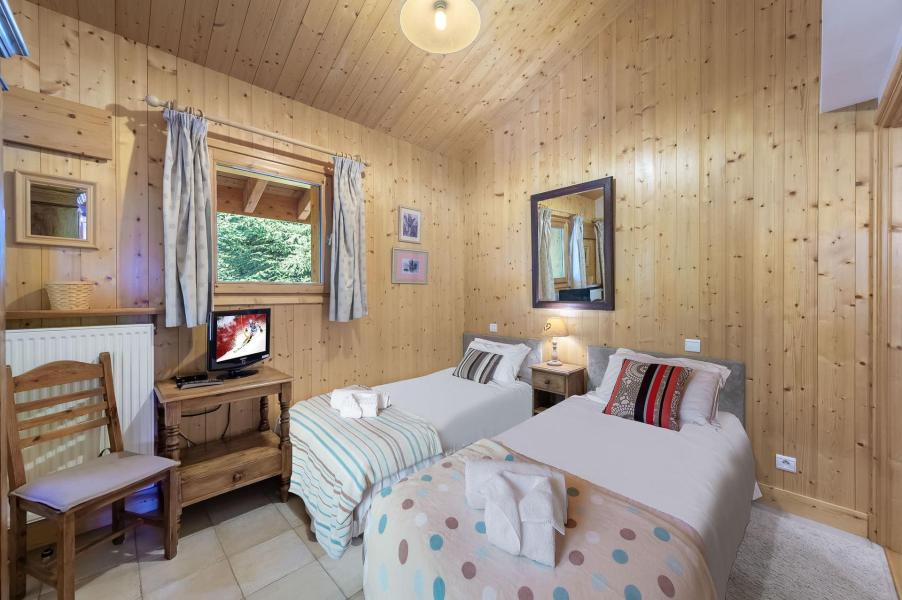 Holiday in mountain resort 7 room chalet 12 people - Chalet La Feniere - Courchevel - Accommodation