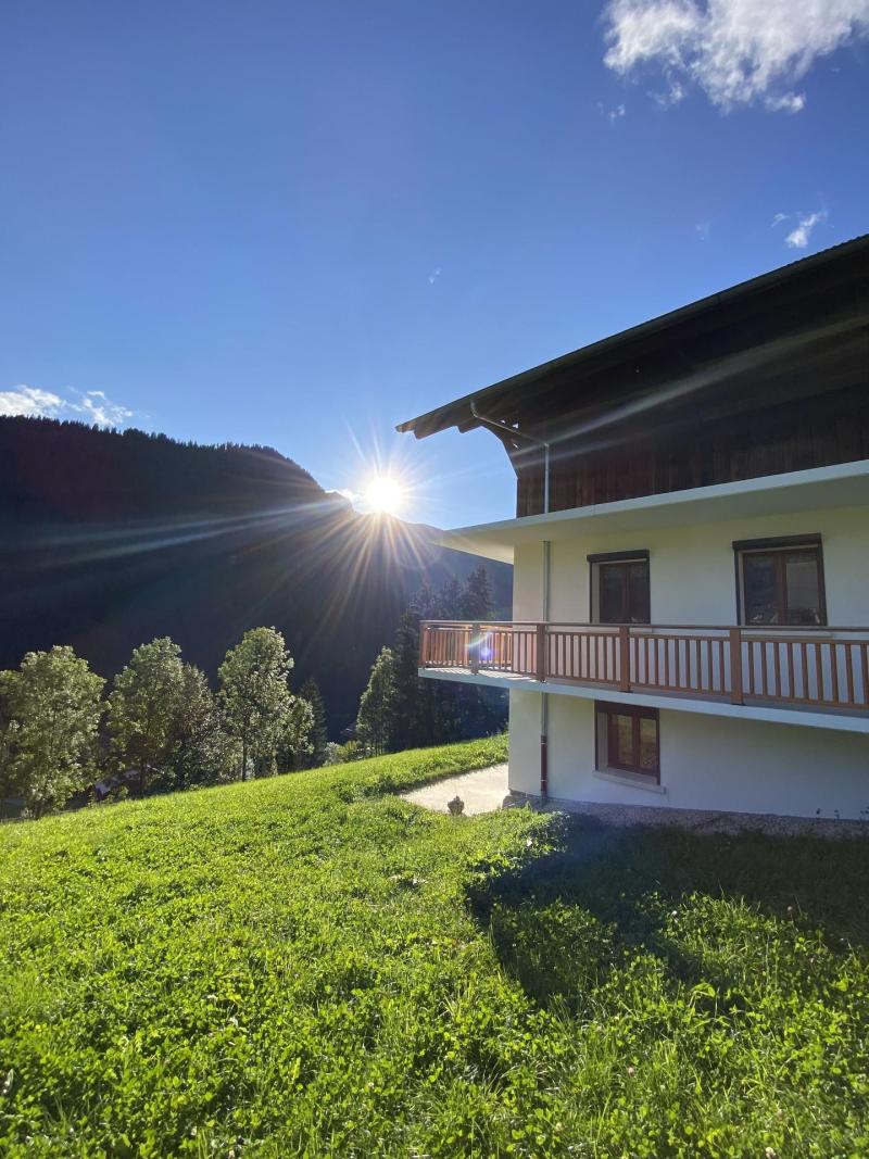 Skiverleih 6-Zimmer-Appartment für 12 Personen - Chalet La Ferme de Delphine et François - Châtel - Draußen im Sommer