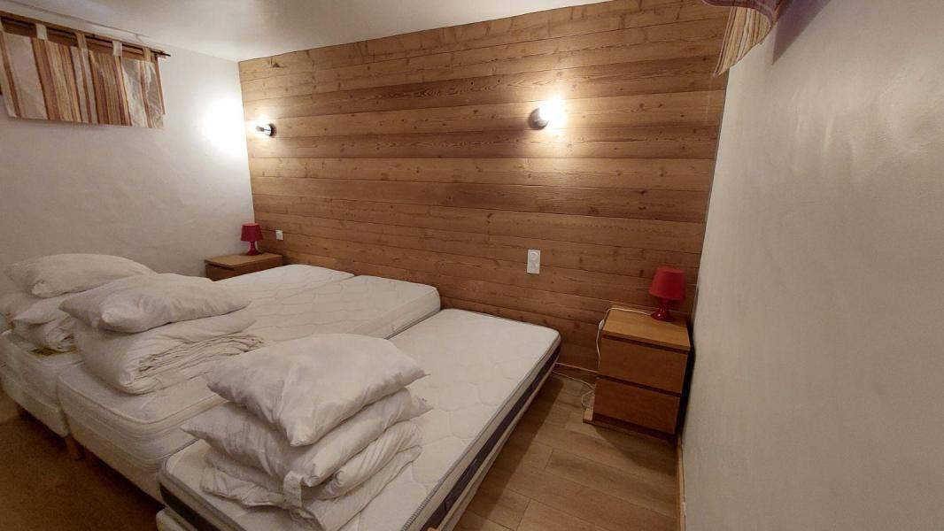 Holiday in mountain resort 4 room duplex chalet 6 people - Chalet la Mélèze - Courchevel - Bedroom