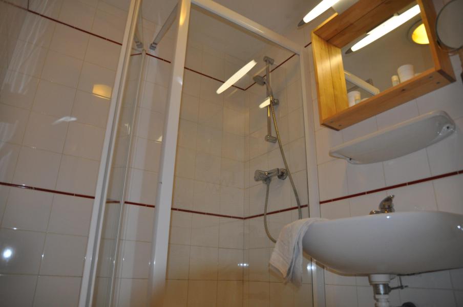 Holiday in mountain resort 5 room apartment 7 people - Chalet la Puce - Châtel - Shower room