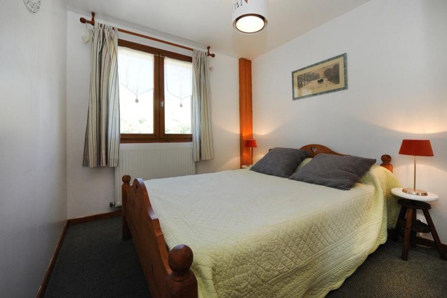 Holiday in mountain resort 3 room apartment 4-6 people - Chalet le Chamois - Les Menuires - Bedroom