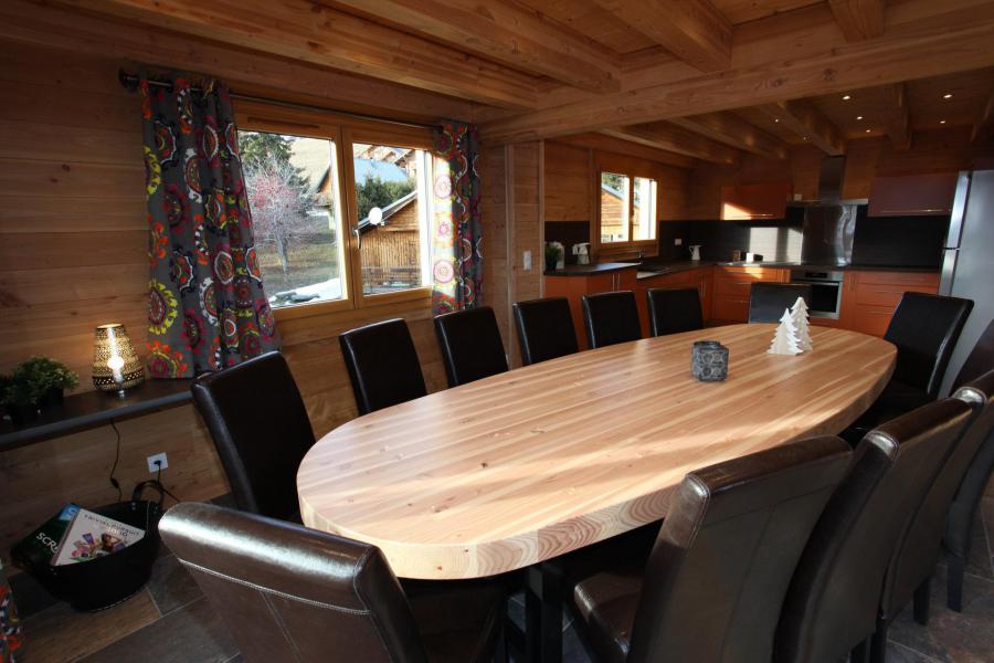 Holiday in mountain resort 6 room duplex chalet 14 people - Chalet le Cocoon - La Toussuire - Table