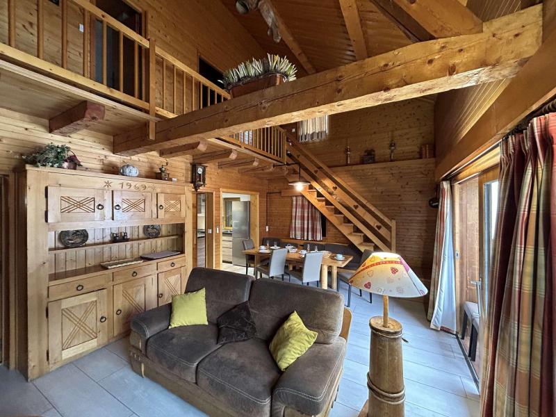 Holiday in mountain resort 10 room triplex chalet 12 people - Chalet le Grillon - Méribel