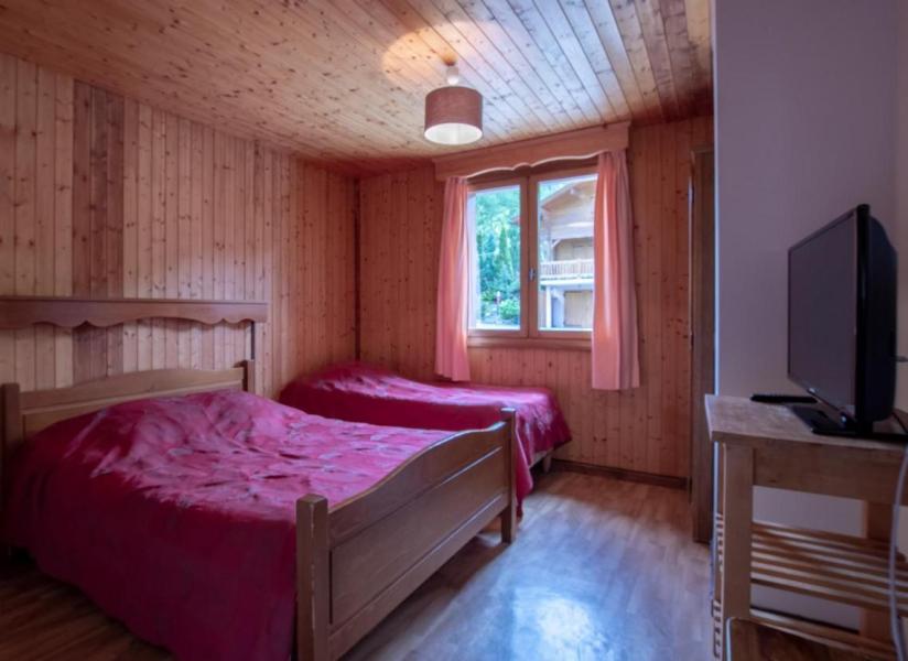 Holiday in mountain resort 4 room apartment sleeping corner 9 people (9) - Chalet le Sommard - Le Grand Bornand - Bedroom
