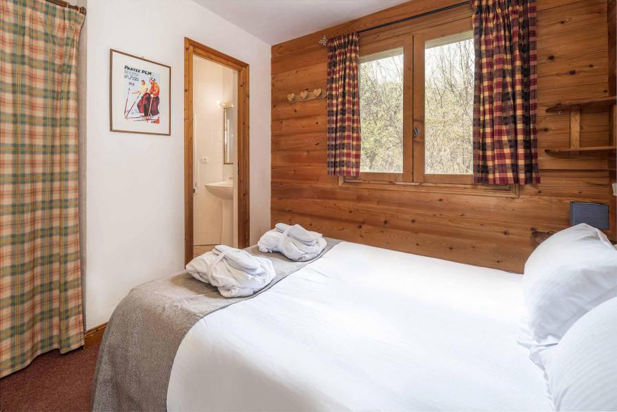 Holiday in mountain resort Chalet Léa - La Tania - Bedroom