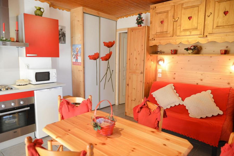 Holiday in mountain resort Studio sleeping corner 4 people (2) - Chalet les Ecrins - Valloire - Living room