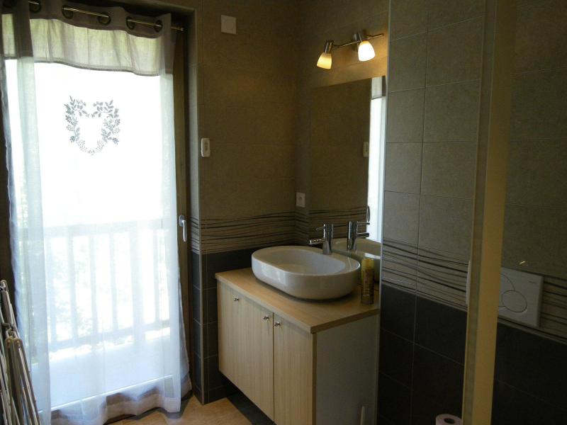 Holiday in mountain resort 3 room duplex apartment 6 people (1) - Chalet les Pins - Valloire - Shower room