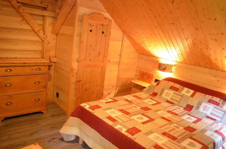 Vacaciones en montaña Apartamento 3 piezas para 5 personas (002) - Chalet les Pivottes - Châtel - Habitación abuhardillada