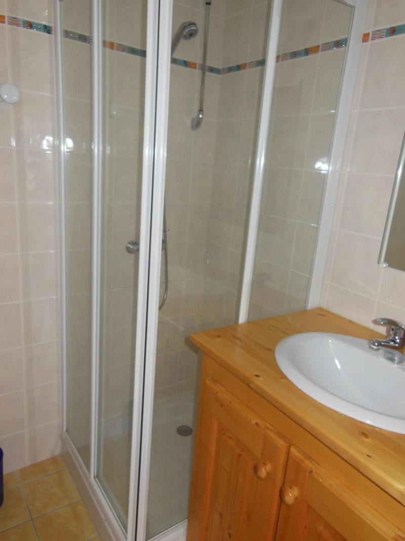 Vacances en montagne Appartement 6 pièces 10 personnes (CH) - Chalet les Soldanelles - Champagny-en-Vanoise - Salle de douche
