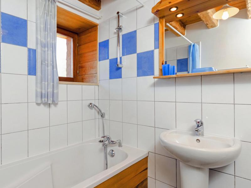 Holiday in mountain resort Chalet Levassaix - Les Menuires - Bathroom