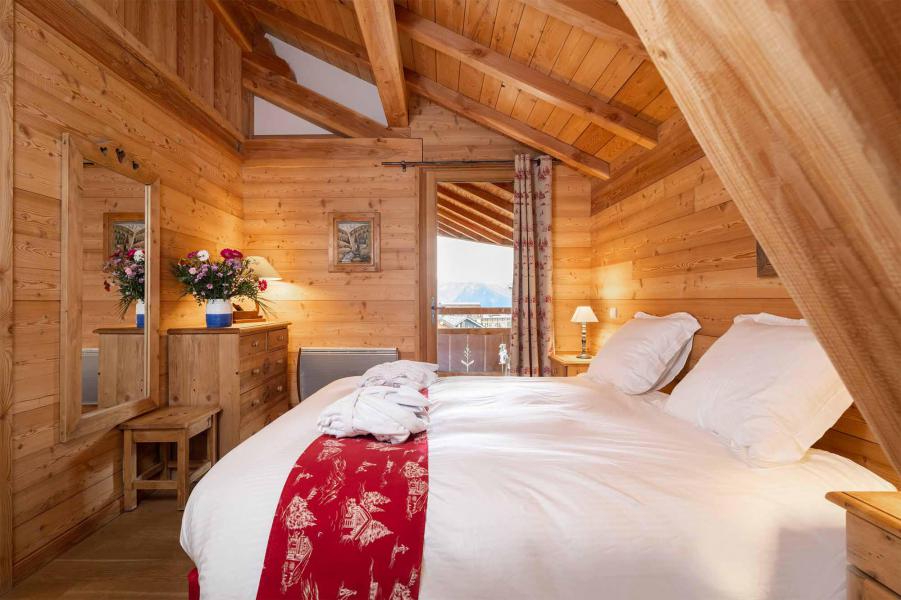 Holiday in mountain resort Chalet Marmotte - Alpe d'Huez - Bedroom under mansard