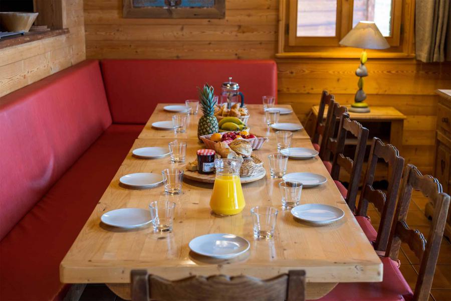 Holiday in mountain resort Chalet Marmotte - Alpe d'Huez - Table