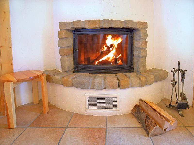 Holiday in mountain resort Chalet Michelle - La Tzoumaz - Fireplace