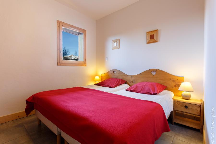 Holiday in mountain resort 7 room chalet 12 people (MTGSIN) - Chalet Montgésin - Montalbert - Bedroom