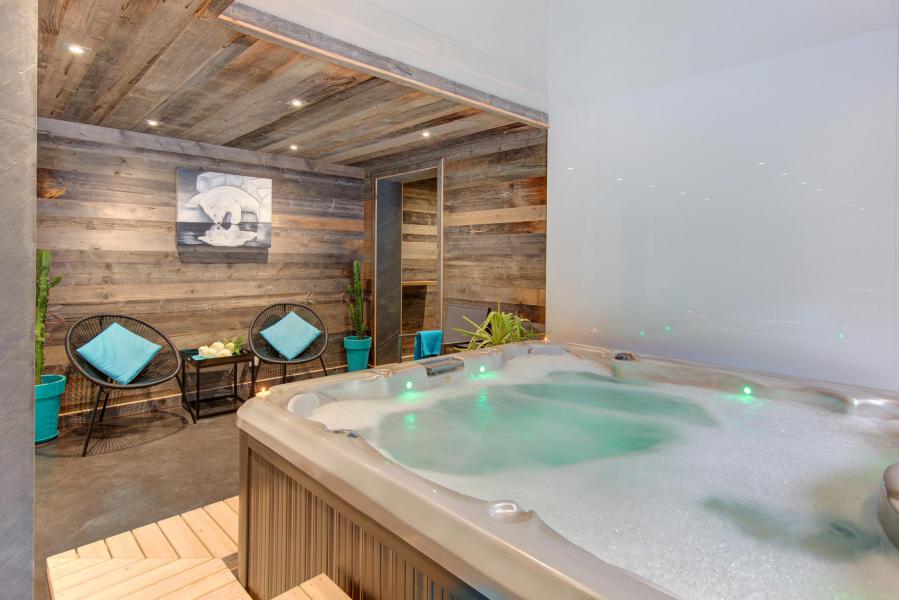 Holiday in mountain resort Chalet Mountain Paradise - Champagny-en-Vanoise - Jacuzzi