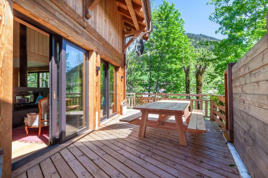 Rent in ski resort 6 room chalet cabin 10 people - Chalet Nosefosa - Morzine - Summer outside