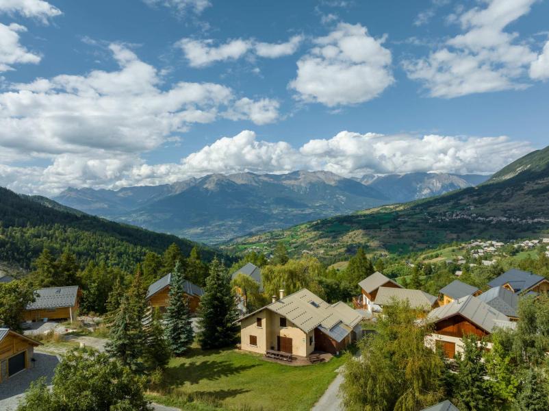 Soggiorno sugli sci Chalet Pramouton - Les Orres - Esteriore estate