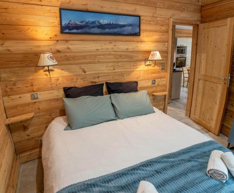 Holiday in mountain resort Chalet Pramouton - Les Orres - Bedroom