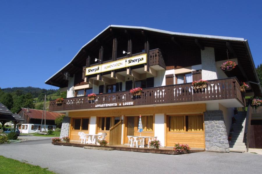 Vakantie in de bergen Chalet Sherpa - Les Gets - Buiten zomer