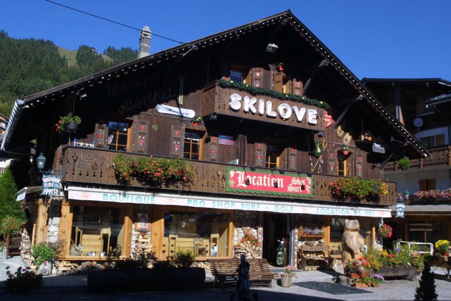Аренда на лыжном курорте Chalet Ski Love - Les Gets - летом под открытым небом